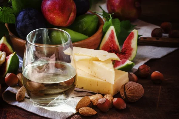 Autumn still life with fruits and wine — Stock Photo, Image