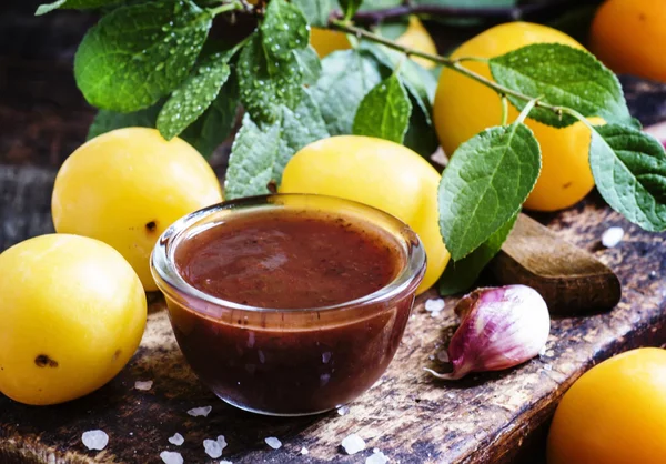 Sauce de prune cerise aigre-douce — Photo