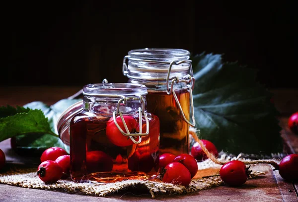 Alkohol tinktura z bobulí hlohu — Stock fotografie