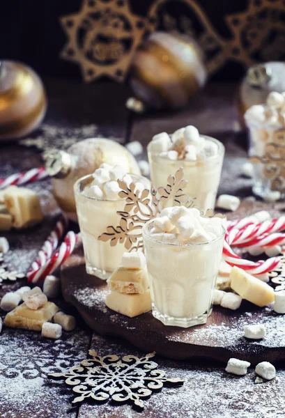 Hete witte chocolade met marshmallows — Stockfoto