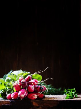 Kirli turp yaprakları ile demet