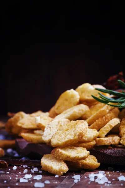 Ruscos salados de baguette blanca — Foto de Stock