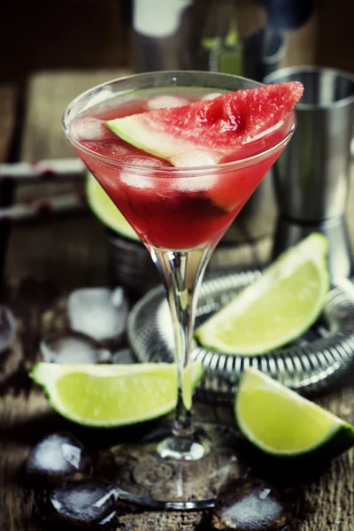 Alkoholischer Cocktail mit Wassermelone — Stockfoto