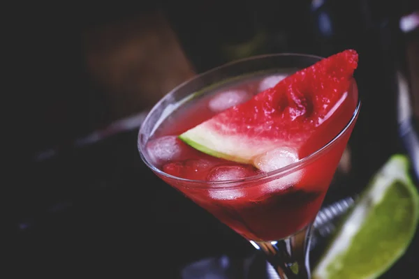 Alkoholhaltiga cocktail med vattenmelon — Stockfoto