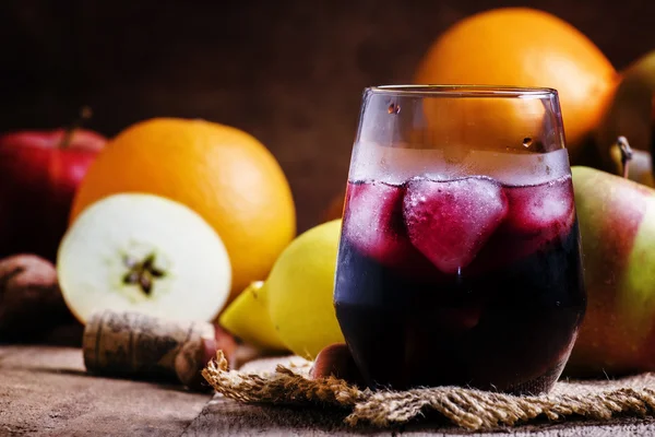 Red wine with fruit and ice — Stock Photo, Image