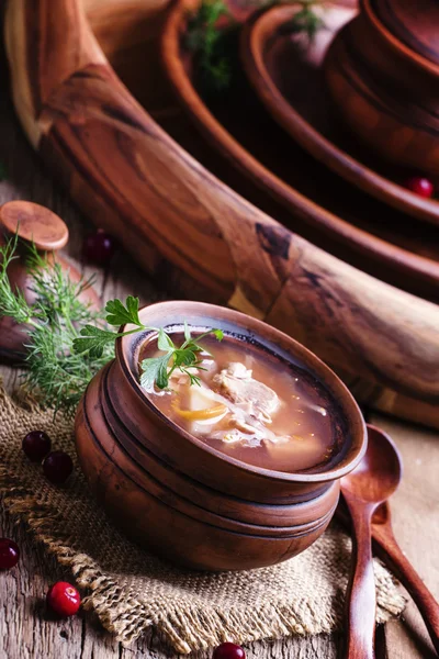 Traditionelle russische Suppe aus Sauerkraut, Fleisch und Kartoffeln — Stockfoto