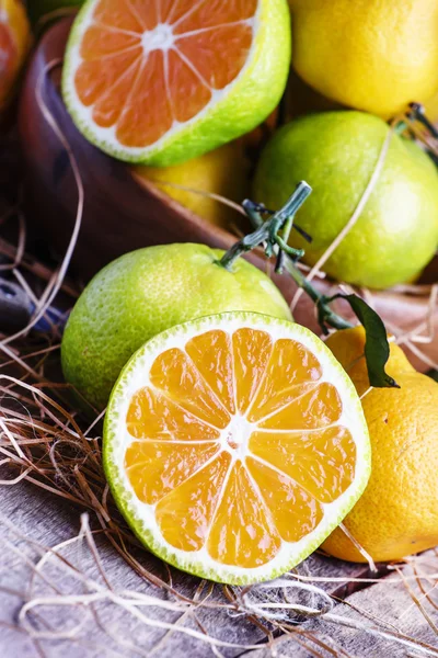 Vágott zöld mandarin narancs cellulóz — Stock Fotó