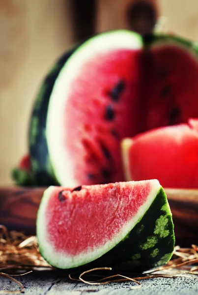 Scheiben Wassermelone auf dem Tablett — Stockfoto