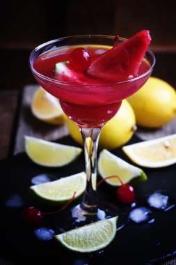 Karpuz Margarita ile limon, limon ve buz