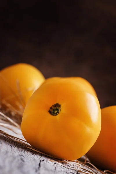 Organic yellow and orange tomatoes — Stock Photo, Image