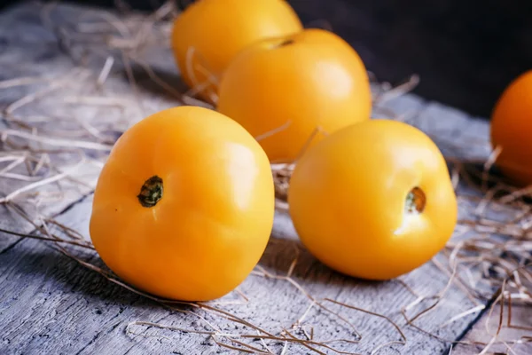 Organic yellow and orange tomatoes — Stock Photo, Image