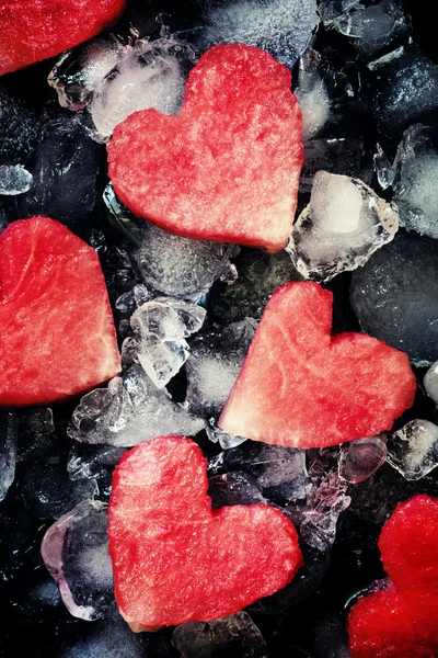 Cœurs doux de pastèque sur glace concassée — Photo