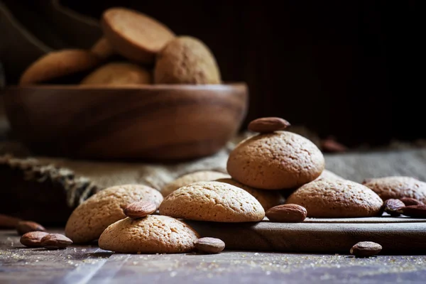 Galletas caseras con nueces —  Fotos de Stock