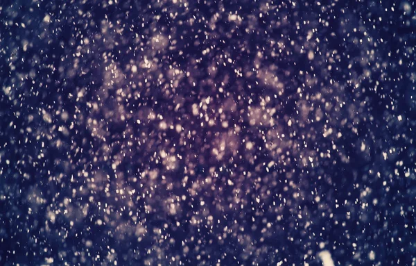 Textura natural da neve em um fundo escuro noite — Fotografia de Stock