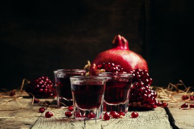 Ev yapımı nar likörü