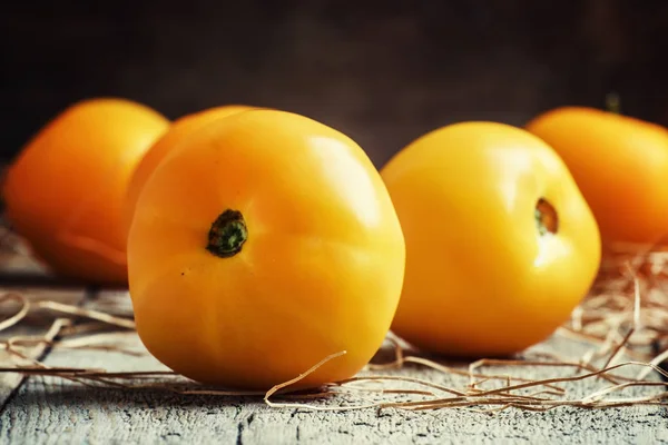 Grandes tomates jaunes — Photo