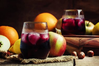 Soğuk meyve sangria