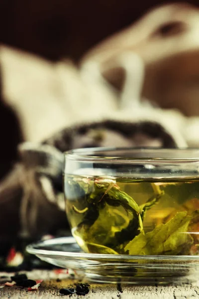 Зелений цейлонський чай в Кубку — стокове фото