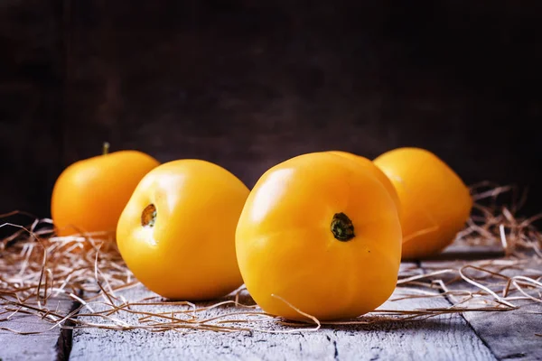 Жовтий великих помідори — стокове фото