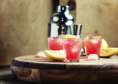 Karpuz, limon içecek, siyah arka plan