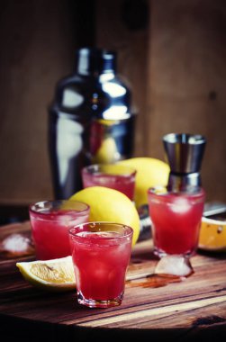 Karpuz, limon içecek, siyah arka plan