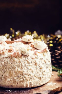 Çırpılmış yumurta akı keki