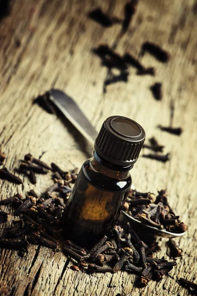 Essential oil of cloves in a brown bottle — Stock Photo, Image