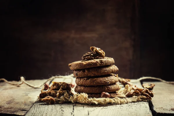 Biscotti al cioccolato con noci — Foto Stock