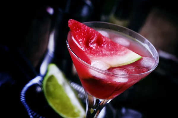 Alkoholischer Cocktail mit Wassermelone — Stockfoto