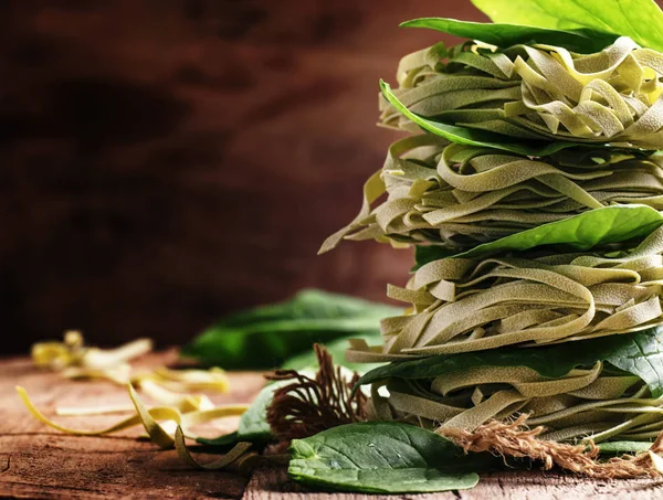 Dried pasta with fresh spinach — Stock Photo, Image