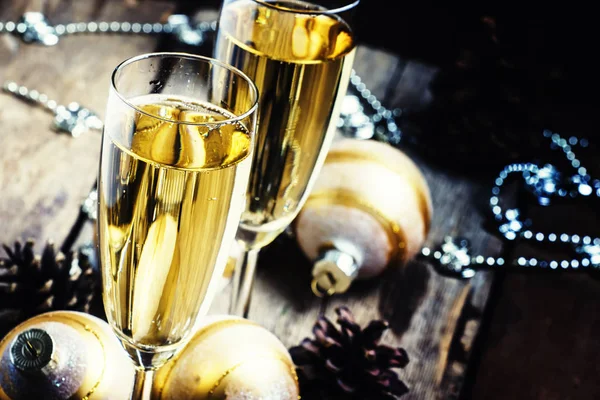 Wytrawny szampan w okularach — Zdjęcie stockowe