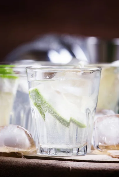 Cocktail with pomelo and ice — Stock Photo, Image