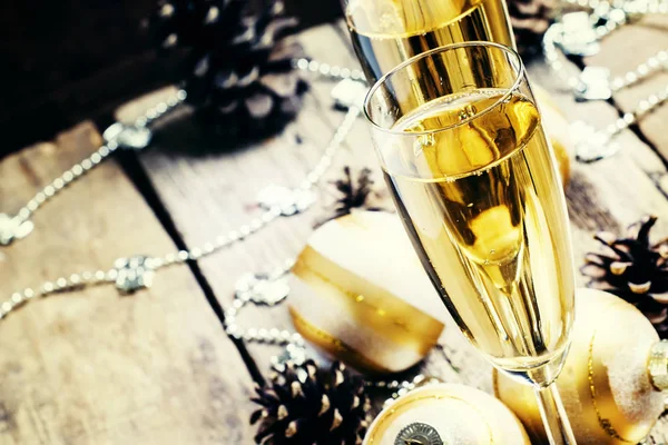 Champagne secco in bicchieri — Foto Stock