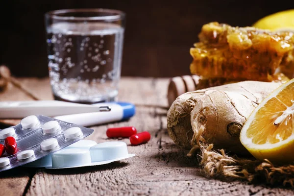 Traditionele en natuurlijke remedies voor verkoudheid — Stockfoto