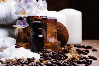 Spa Konsept: kahve, sabun, yağ, tuz, havlu