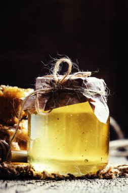 Bal kavanozu ve peteğin