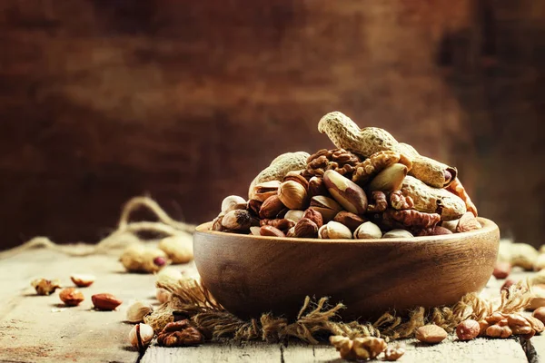 Орехи смесь, здоровое и полезное питание — стоковое фото