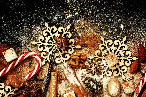 Gewürze für weihnachtlichen Glühwein — Stockfoto