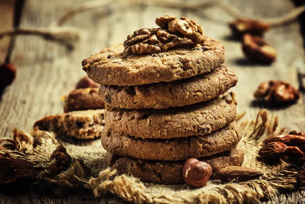 Crispy cookies with cocoa and nuts — Stock Photo, Image