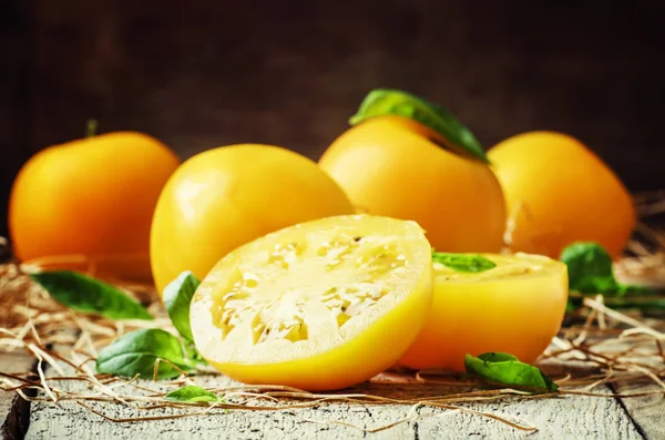 Large yellow tomatoes — Stock Photo, Image