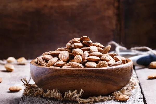 Raw peeled almonds — Stock Photo, Image