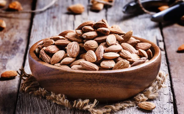 Almendras peladas crudas —  Fotos de Stock