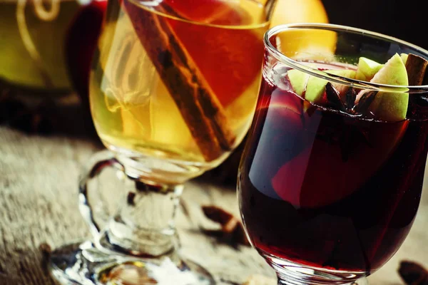 Glühwein mit Weiß- und Rotwein — Stockfoto