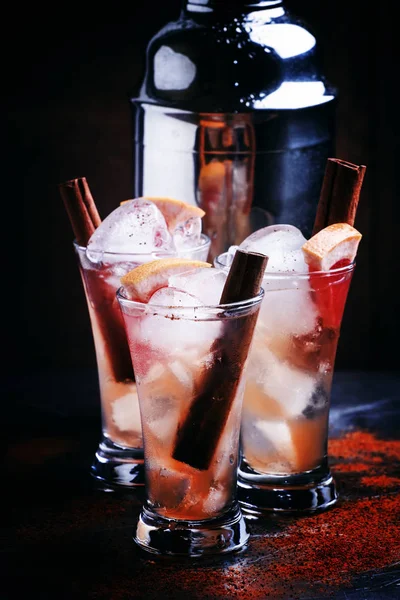 Alkoholcocktail krydret grapefrugt - Stock-foto
