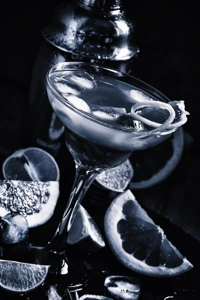 Siyah ve beyaz fotoğraf. Narenciye kokteyl 