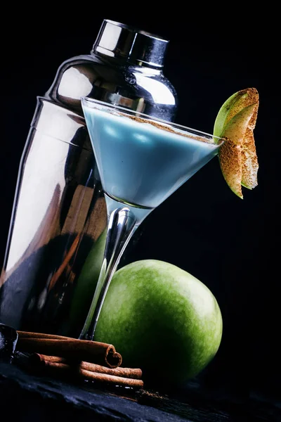 Alcoholische cocktail blauwe verleiding — Stockfoto