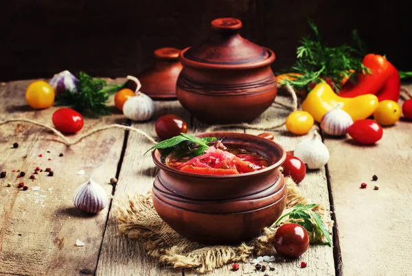 Borscht with cabbage, beetroot and tomatoes — Stock Image Borscht with cabbage, beetroot and tomatoes Stock Picture