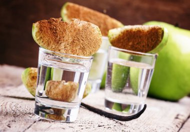 Apple ile vanilya votka