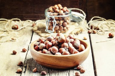 Taze soyulmamış fındık