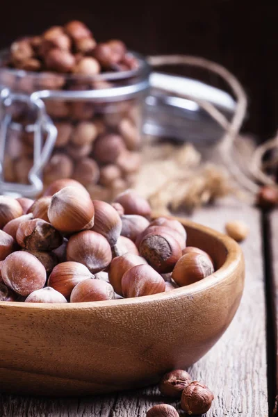 Hazelnut yang belum dikupas segar — Stok Foto